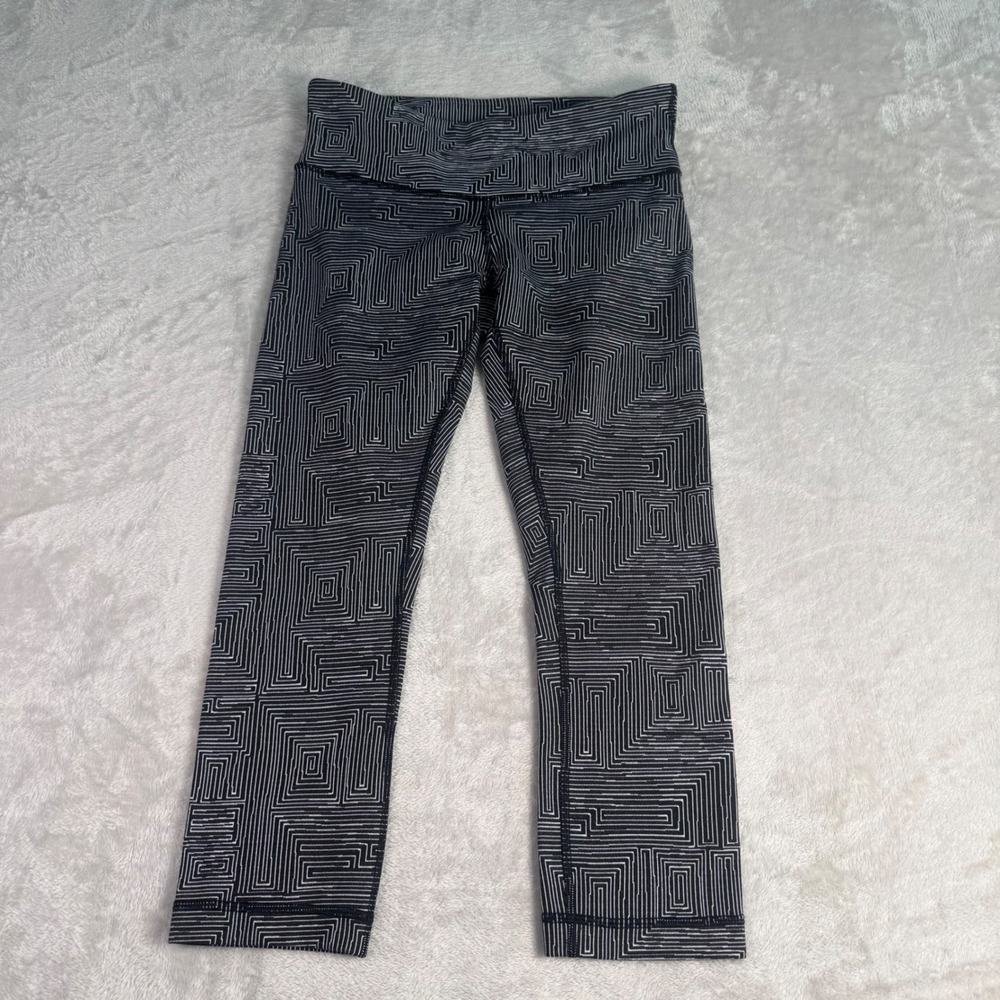 Lululemon Womens Crop Maze‎ Print Black White Geometric Leggings 6 Activewear